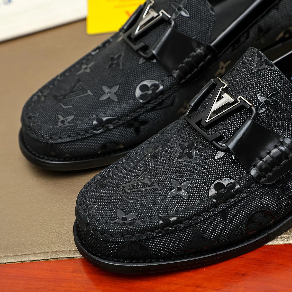 Men's shoes 💰 460 💰 Louis Vuitton LV ® 🆕 model 🔛Full shoe counter, first layer cowhide, 🐂leather lined casual shoes for men, super soft outsole, essential for driving. Counter synchronization, original first layer cowhide, completely 1:1 mold customization🌹top version, color optional! Number: 39-44 (customized at 38.45)